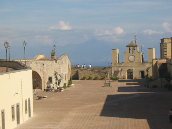 pannorama et chateau fort de Naples