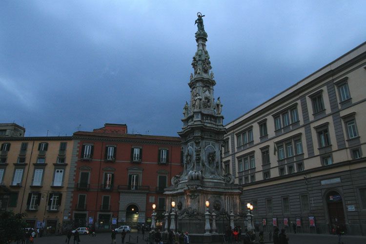 spaccanapoli - piazza ges nuovo