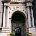 Castel Nuovo di Napoli, porta