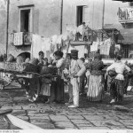 foto antica di brogi, la vita nelle strade di napoli