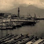 Foto antica di Napoli dal porto