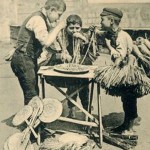 foto antica di napoli, mangia maccheroni